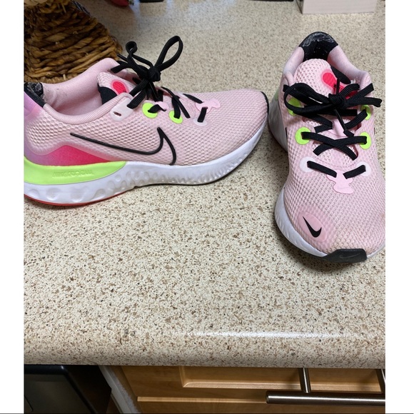 Nike Renew Women’s Running shoe Sz. 7.5 - Picture 3 of 8